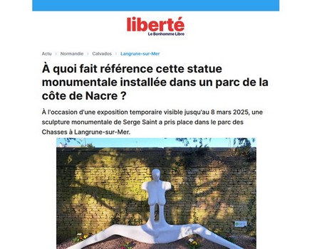 À quoi fait référence cette statue monumentale installée dans un parc de la côte de Nacre ?